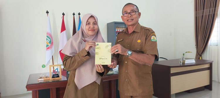 Helma Guru PPPK SMAN 1 Juli Inisiasi Pembuatan Buku Antologi Siswa, Budaya Literasi