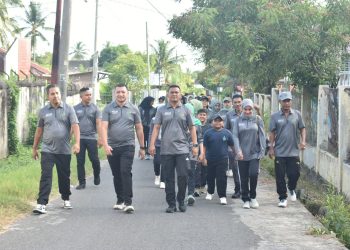 menyambut Hari Bhakti Adhyaksa (HBA) ke-64 dan HUT IAD ke-24 Kepala Kejaksaan Negeri Bireuen Munawal Hadi, S.H.,M.H didampingi Ketua IAD Daerah Bireuen Ny. Asrina Munawal, S.T menggelar kegiatan jalan santai bersama seluruh keluarga besar Kejaksaan Negeri Bireuen Sabtu 20 Juli 2024.