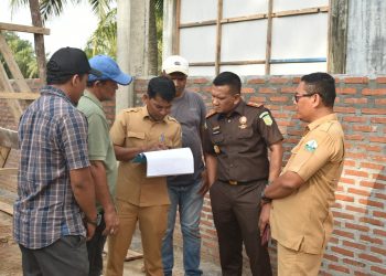 Kepala Kejaksaan Negeri Bireuen Munawal Hadi, S.H.,M.H turun ke lapangan untuk meninjau secara langsung pembangunan Lumbung Pangan di Desa Buket Teukueh Kecamatan Kota Juang Kabupaten Bireuen, Senin, 5/8/2024