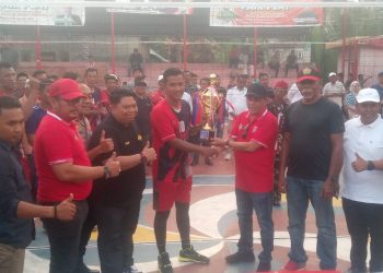 Pertandingan tersebut berlangsung seru di lapangan Burak Tereubang kecamatan Jeunieb Kabupaten Bireuen yang dihadiri, Ibrahim Msi, kepala dinas Dispora Al-Muttaqin, Kepala BanK Aceh Syariah Cabang Bireuen, Darwis Jeunieb, Asisten pemkab Bireuen Muliadi SH, pada Kamis kamis sore (8/8/2024).