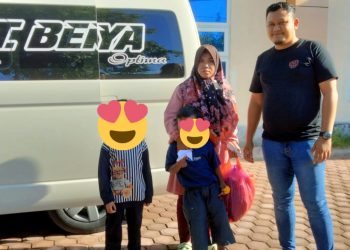 Zulmi Adha, S.STP, terpanggil secara kemanusiaan untuk memberikan tiket Angkutan kepada keluarga tersebut, Sabtu ( 10 Agustus 2024).