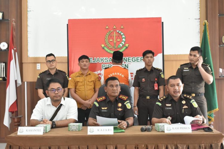 Kejaksaan Negeri Bireuen  melakukan penahanan terhadap Tersangka MY salah satu anggota dewan DPRK Bireuen, dalam Perkara Tindak Pidana Korupsi dana Simpan Pinjam Kelompok Perempuan (SPP) Program Nasional Pemberdayaan Masyarakat (PNPM) Mandiri Perdesaan Kecamatan Gandapura Kabupaten Bireuen, Rabu (21/08).