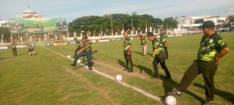 Komandan Korem (Danrem) 011/Lilawangsa Kolonel Inf Ali Imran bersama dengan Forkopimda Bireuen menandai resmi dibukanya Turnamen Piala Danrem 011/Lilawangsa Tahun 2024.