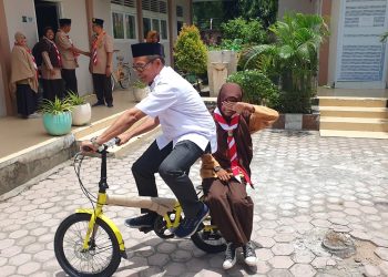 Rialna Salsa Siswa Kelas X SMAN 1 Juli Anak dati Mahlizar (Tukang)Dan Ibunya Yanti ( IRT) Desa Seunebok Dalam kec.Juli Senin,26/8/2024