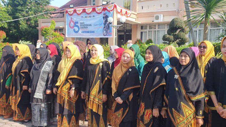 Sejumlah Pakaian Adat Warnai Peringati Hardikda Ke 65 di Bireuen