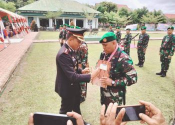 Serda Gusli, Babinsa Koramil 03/Jeunieb, Raih Penghargaan Babinsa Terbaik Bidang Pendidikan pada HUT ke-79 TNI