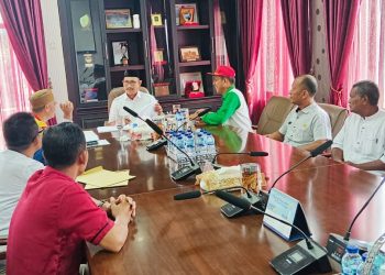 PJ Bupati Bireuen Tanggapi Keluhan SMA Negeri 2 Pesangan Terkait Kios di Depan Sekolah