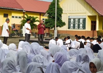 Kacabdin Bireuen Sampaikan Tausiyah Tentang Perjuangan Ibu di SMKN 1 Gandapura