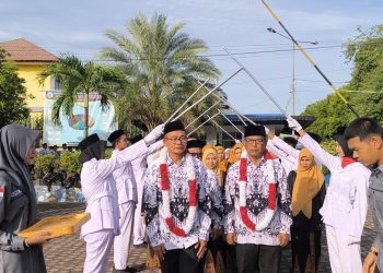 Kacabdin Bireuen Pimpin Upacara Hari Guru Nasional 2024 di SMKN 1 Bireuen