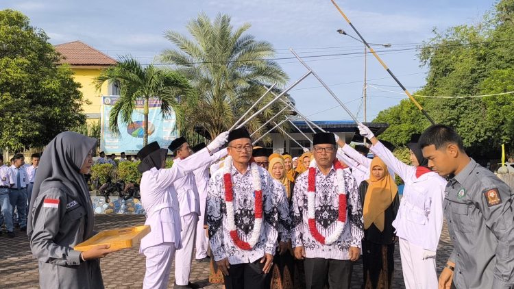 Kacabdin Bireuen Pimpin Upacara Hari Guru Nasional 2024 di SMKN 1 Bireuen