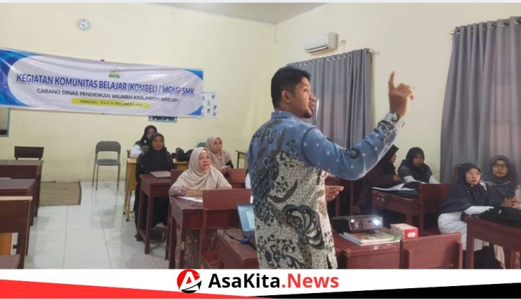 Guru SMK Negeri 1 Panga, Aceh Jaya, mendapat kehormatan menjadi narasumber dalam kegiatan Kelompok Belajar (Kombel) atau Musyawarah Guru Mata Pelajaran (MGMP) Matematika SMK se-Kabupaten Bireuen pada Selasa 10/12/2024