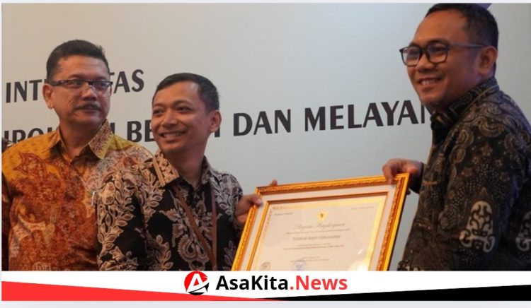 Wakil Direktur Bidang Umum dan Keuangan PNL, Ir. Zamzami, ST. M.Eng, mengungkapkan kebanggaannya atas penghargaan ini. “Kami sangat bersyukur atas pencapaian ini, yang tentunya tidak lepas dari arahan dan dukungan penuh dari Direktur Politeknik Negeri Lhokseumawe, Ir. Rizal Syahyadi, ST. M.Eng.Sc. IPM. ASEAN.Eng. APEC.Eng, serta kerja keras dan komitmen seluruh civitas akademika PNL,” ujar Zamzami pada Kamis, 12 Desember 2024.