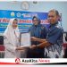 Kepsek Berikan Penghargaan di SMKN 1 Jeunieb Award 2024