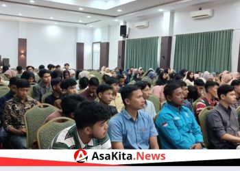 Kepala Cabang Dinas Pendidikan (Kacabdin) Wilayah Kabupaten Bireuen, Abdul Hamid, S.Pd., M.Pd., sebagai pemateri utama