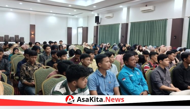Kepala Cabang Dinas Pendidikan (Kacabdin) Wilayah Kabupaten Bireuen, Abdul Hamid, S.Pd., M.Pd., sebagai pemateri utama