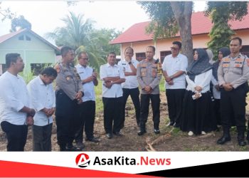 Kapolres Bireuen AKBP Jatmiko SH MH dan kepala BNN Bireuen AKBP Sabri SH MH didampingi kacabdin Abdul Hamid dan kasubag Tu juga kasi manajemen menjau lahan penanaman jagung program ketahanan pangan nasional pada Rabu, 8 Januari 2025 di SMKN 1 Simpang Mamplam.