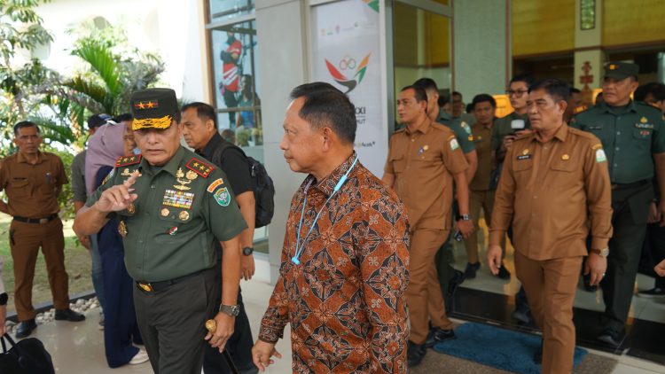 Mendagri Tito Karnavian dan Menekraf Teuku Riefky Tiba di Aceh