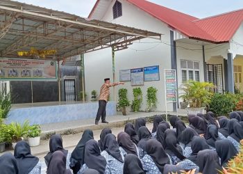 Kacabdin Bireuen Beri Tausiah di SMAN 1 Juli: Pentingnya Kolaborasi “3H” dalam Meraih Cita-Cita