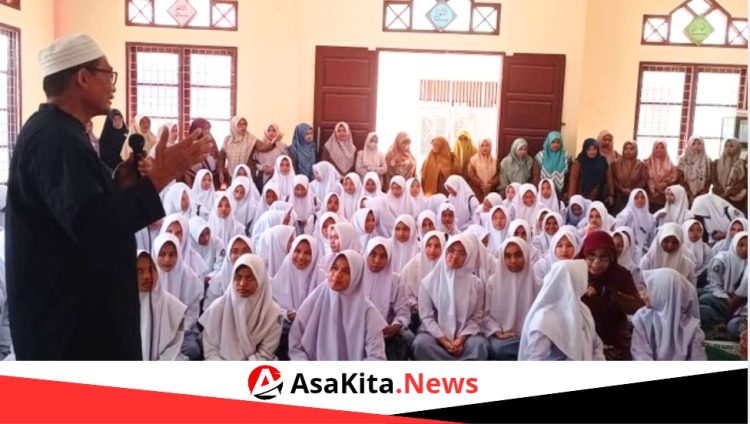 Kepala Cabang Dinas pendidikan wilayah kabupaten Bireuen tausiah di SMAN 1 Samalanga