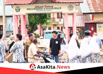 Siswa SMAN 2 Peusangan Bagikan 1.000 Paket Takjil Sebagai Wujud Syukur Kelulusan SNBP