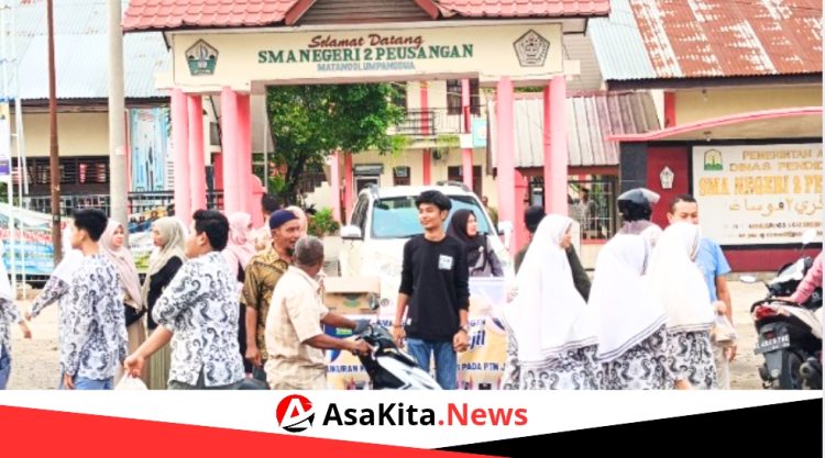 Siswa SMAN 2 Peusangan Bagikan 1.000 Paket Takjil Sebagai Wujud Syukur Kelulusan SNBP