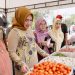 Istri Gubernur Aceh Apresiasi Pasar Tani yang Digelar oleh Distanbun Aceh