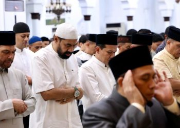 Gubernur dan Wakil Gubernur Aceh Shalat Idul Fitri di Masjid Raya Baiturrahman Banda Aceh