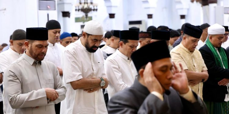 Gubernur dan Wakil Gubernur Aceh Shalat Idul Fitri di Masjid Raya Baiturrahman Banda Aceh