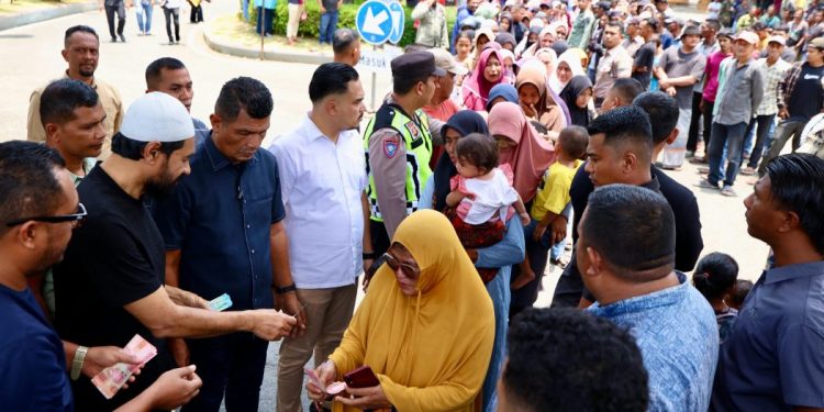 Sambut Idul Fitri, Gubernur Mualem Beri Santunan Meugang untuk Fakir Miskin