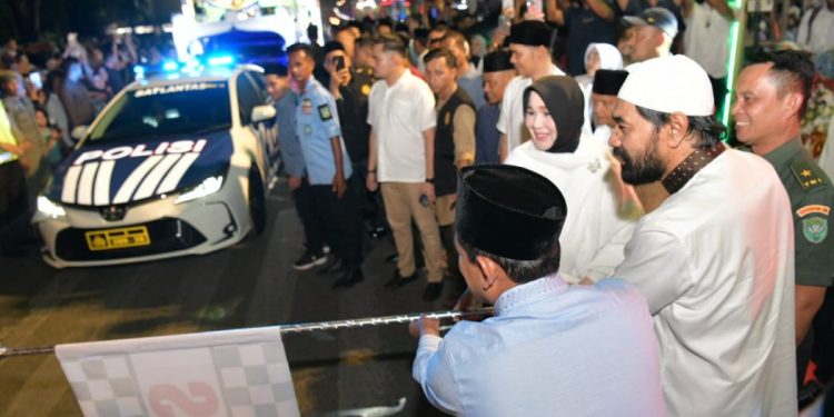 Gubernur Mualem Santuni Anak Yatim dan Lepas Pawai Takbir Idul Fitri 1446 Hijriah