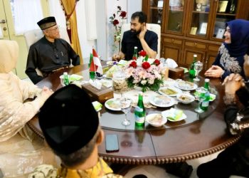 Gubernur Mualem dan Istri Halal bi Halal ke Kediaman Wali Nanggroe