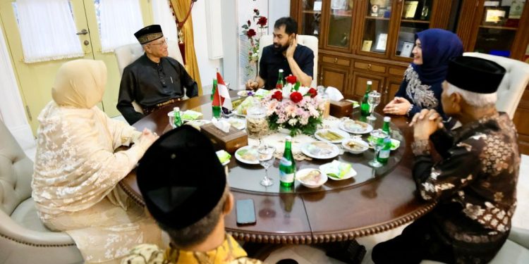 Gubernur Mualem dan Istri Halal bi Halal ke Kediaman Wali Nanggroe