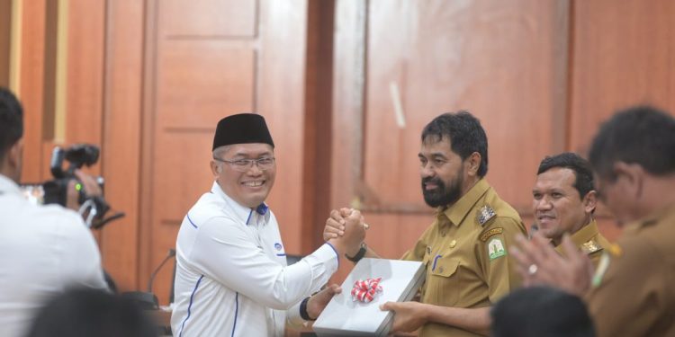 Gubernur Terima Hasil Pemeriksaan Laporan Keuangan Pemerintah Aceh Tahun 2024 dari BPKP