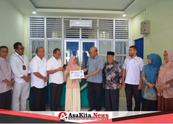 Kacabdin dan Forum Komite Fasilitasi Naila Balqis, Korban Kebakaran Rumah di Bireuen, Terima Beasiswa Sarjana dari UMMAH
