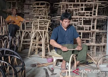 Pengrajin rotan di Aceh siapkan 4.000-an keranjang parsel lebaran