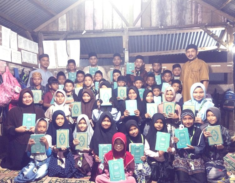 Dukung Pendidikan Al-Qur’an, BKPRMI Aceh Jaya Distribusikan Mushaf Wakaf ke TPQ di Kecamatan Panga