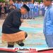 Momen haru kacabdin Bireuen bertukar sepatu dengan siswa miskin SMAN 1 Samalanga