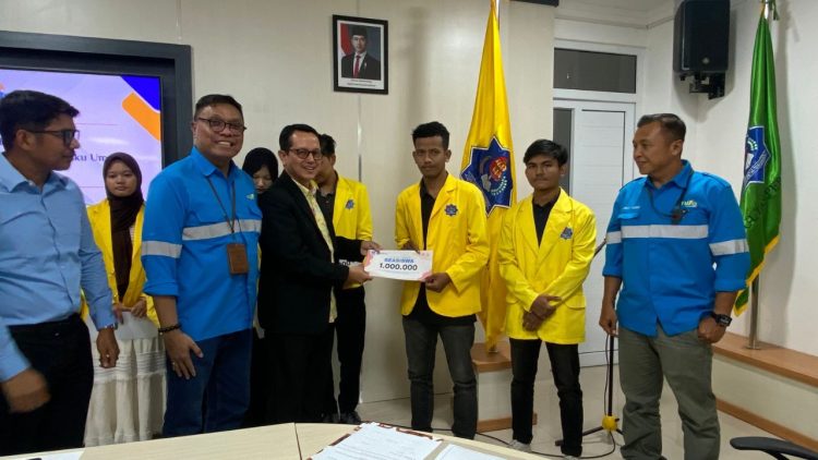 100 Mahasiswa UTU Terima Bantuan Biaya UKT, Warek II Apresiasi Dukungan PT Mifa