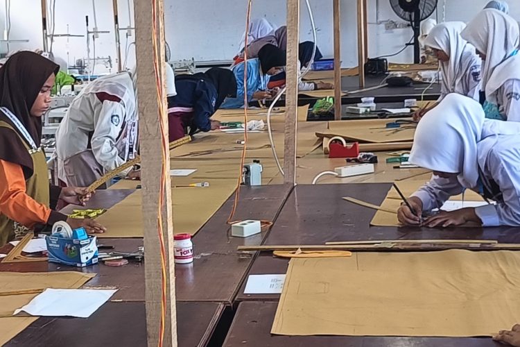 23 Siswa SMK Berlaga di Lomba Rancang Busana Tingkat Provinsi di Aceh Jaya