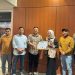 Bunda Salma Terima Sertifikat Penghargaan dari PUSDA Atas Dedikasi dalam Forum Diskusi