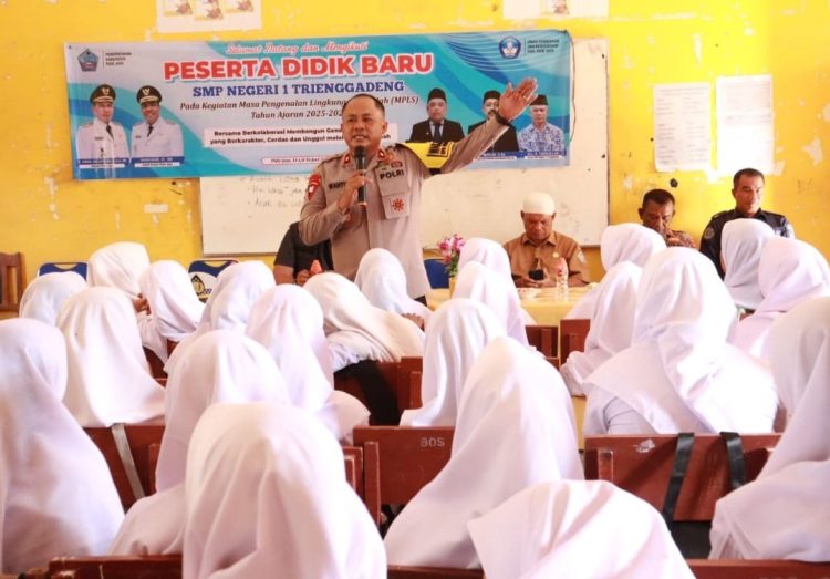 Polres Pidie Jaya Perkuat Pendidikan Karakter Pelajar melalui Program Saweu Sikula di MPLS 2025