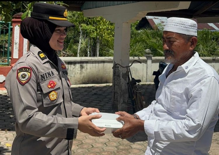 Jum’at Berkah Polwan Polres Pidie Jaya: Wujud Nyata Kepedulian kepada Masyarakat