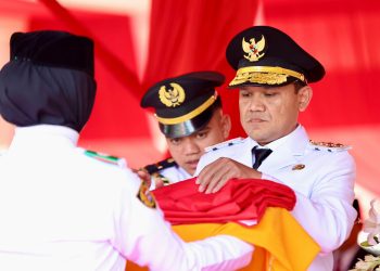 Dipimpin Wakil Gubernur, Upacara Penurunan Bendera di Aceh Berlangsung Khidmat 