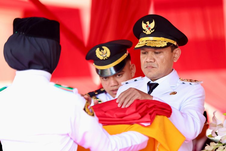 Dipimpin Wakil Gubernur, Upacara Penurunan Bendera di Aceh Berlangsung Khidmat