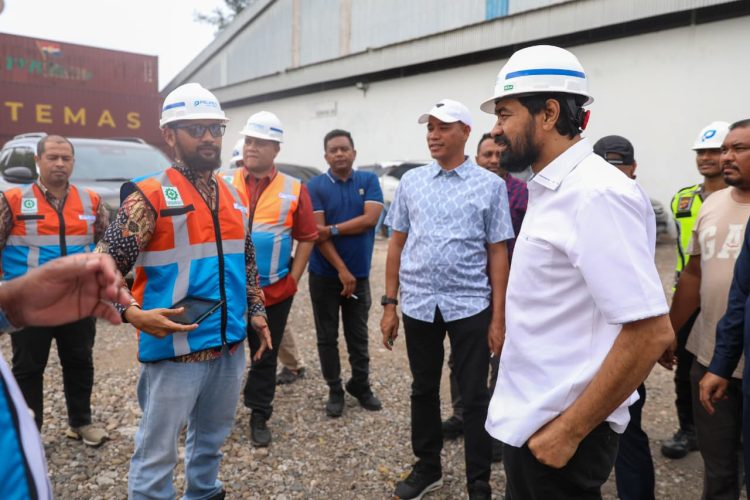 Mualem Tinjau Pelabuhan Krueng Geukueh