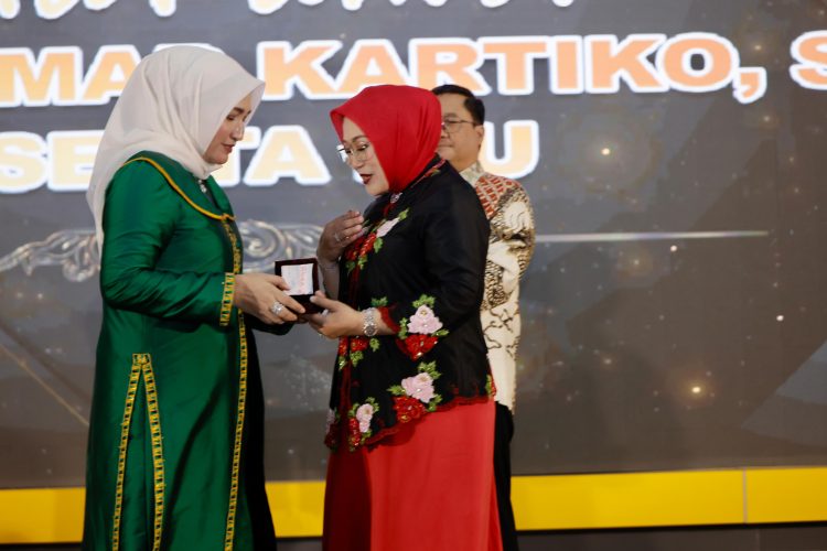 Asisten III dan Ketua TP PKK Aceh Hadiri Malam Pisah Sambut Kapolda Aceh