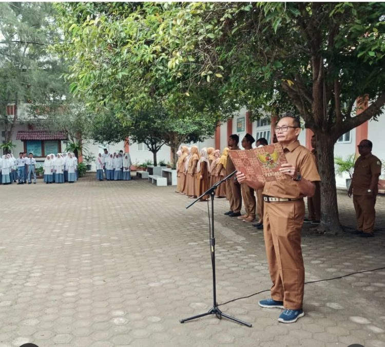 Kacabdin Bireuen Ingatkan Pelajar SMAN 1 Kuala Bahaya Merokok