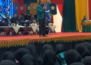 Hamid Hipnotis 1.800 Mahasiswa Baru FKIP USK dengan Pesan Karakter dan Ilmu