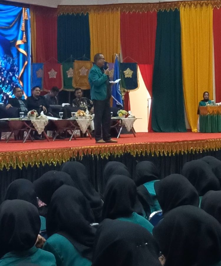 Hamid Hipnotis 1.800 Mahasiswa Baru FKIP USK dengan Pesan Karakter dan Ilmu