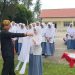 Hardikda ke-66, Kacabdin Bireuen Bantu Syifaul dan Liana Siswa Kurang Mampu di SMAN 1 Juli